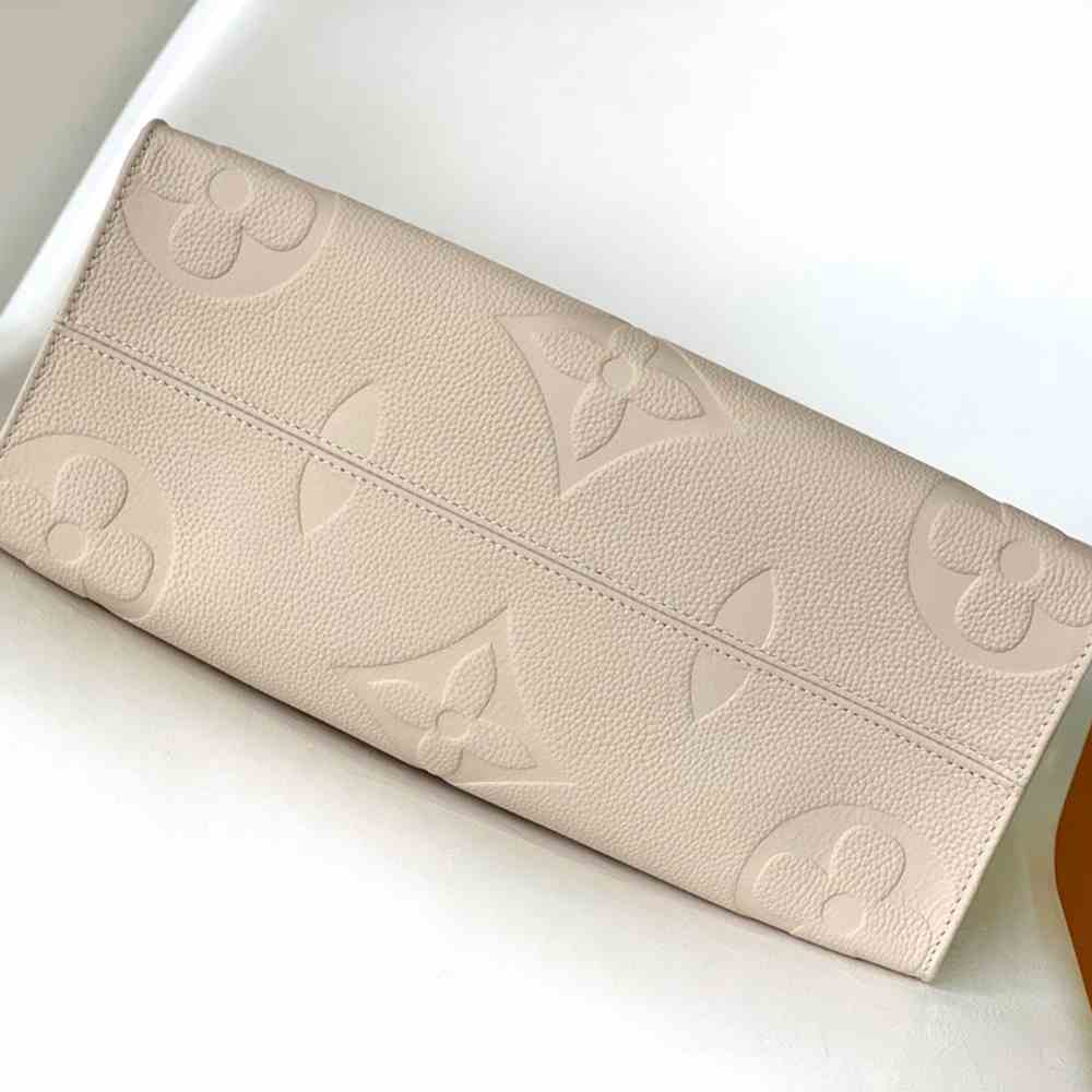 Alternative view of LV Onthego MM
