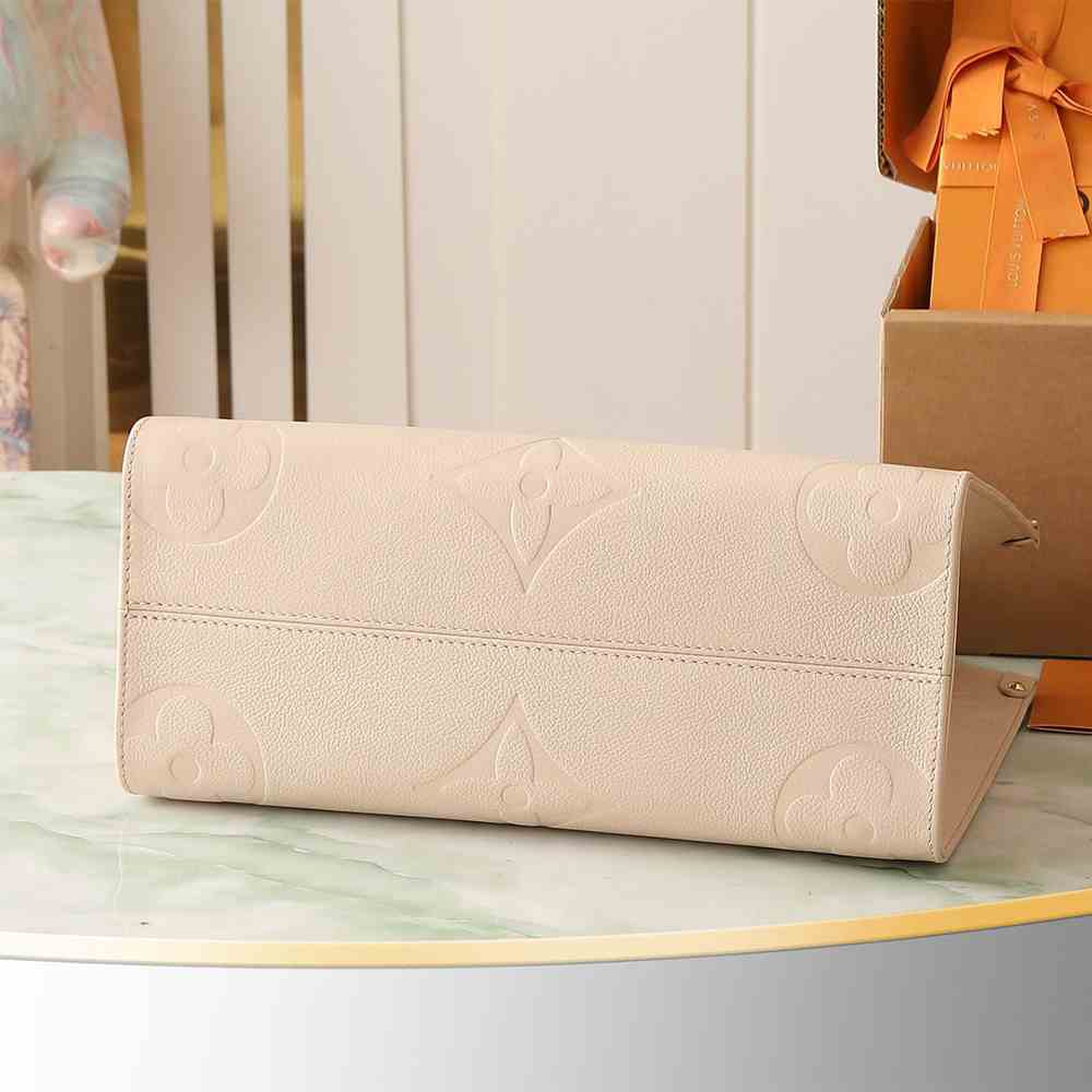Alternative view of LV Onthego MM