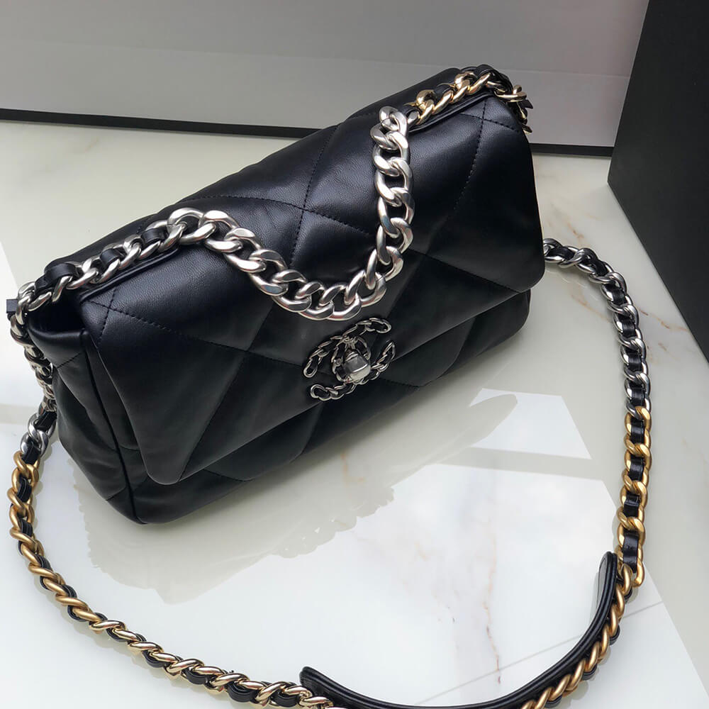 CHANEL 19 Handbag - Image 8