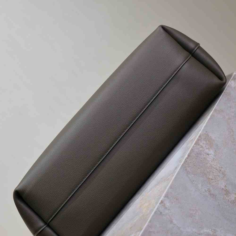 Alternative view of YSL SHOPPING SAINT LAURENT IN LEATHER