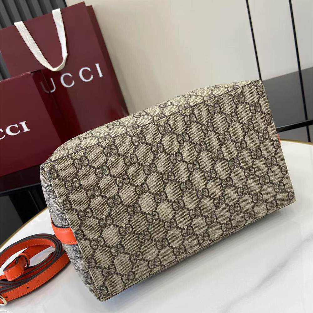 GG Emblem medium bucket bag - Image 8