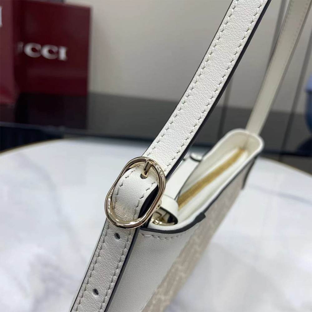 GG Emblem small shoulder bag - Image 4