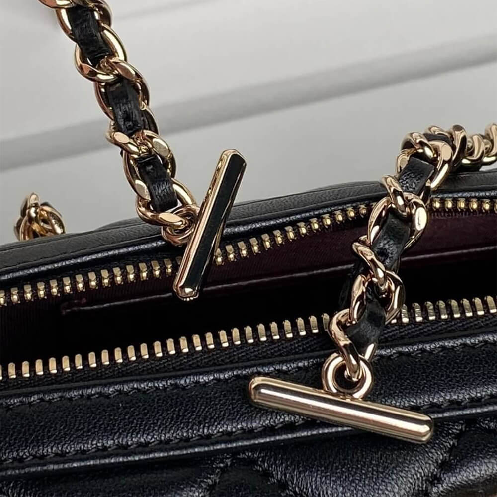 Alternative view of CHANEL Clutch with Chain(HIGH-END GRADE)