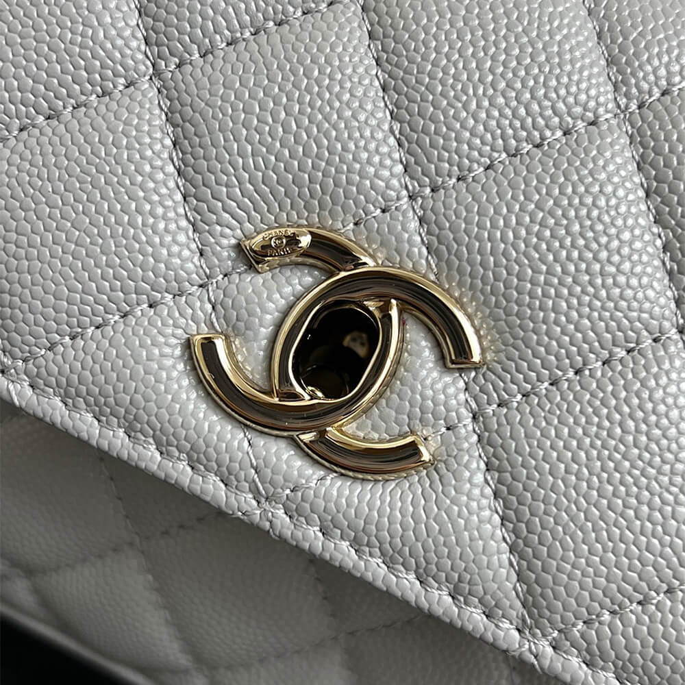Alternative view of CHANEL Clutch with Chain(HIGH-END GRADE)
