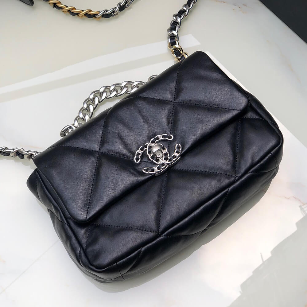 CHANEL 19 Handbag - Image 5