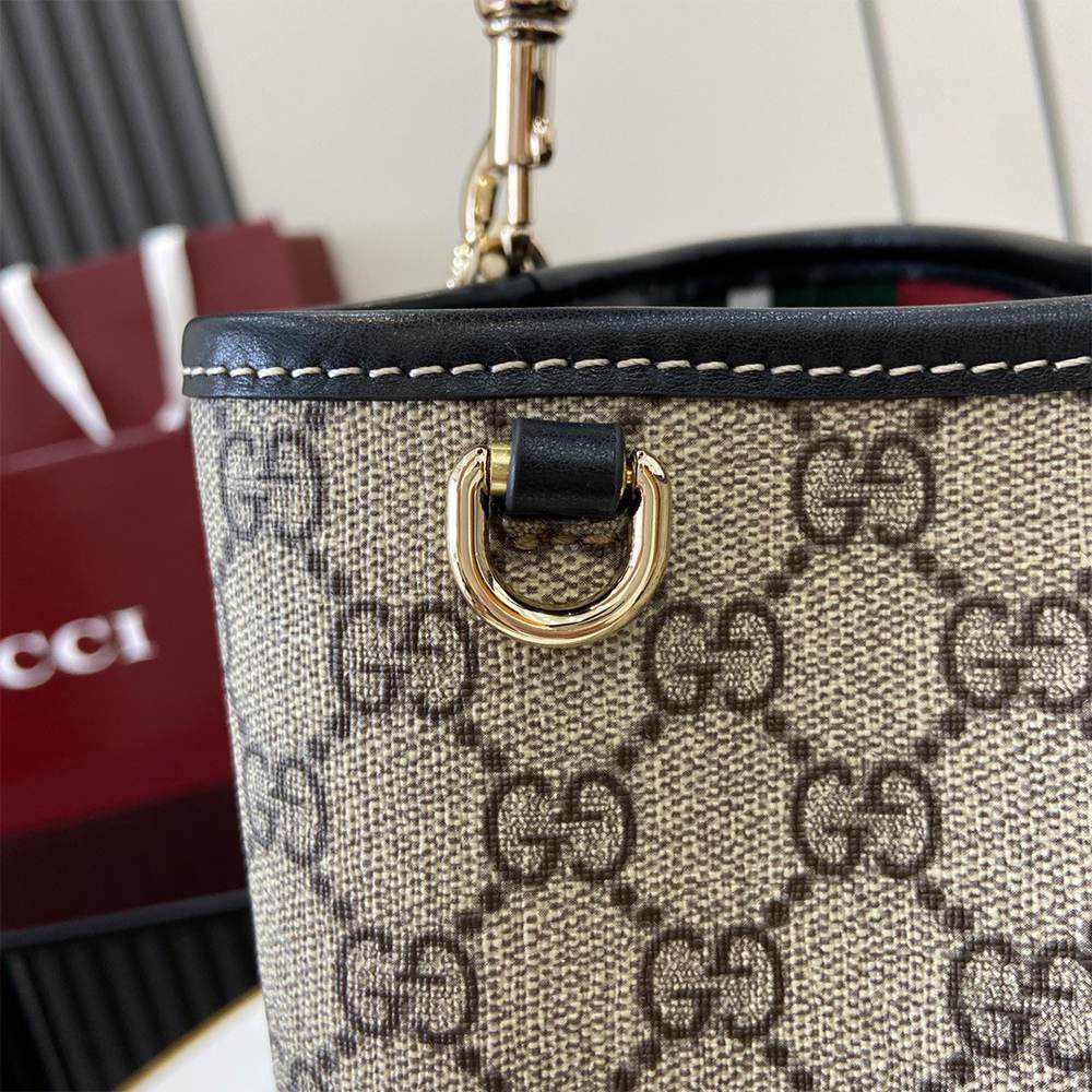 GG Emblem medium bucket bag - Image 3