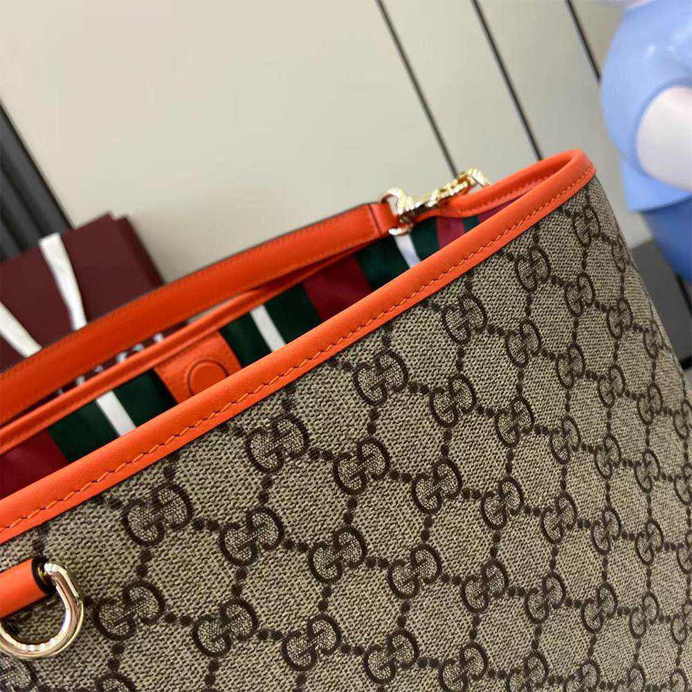GG Emblem medium bucket bag - Image 7