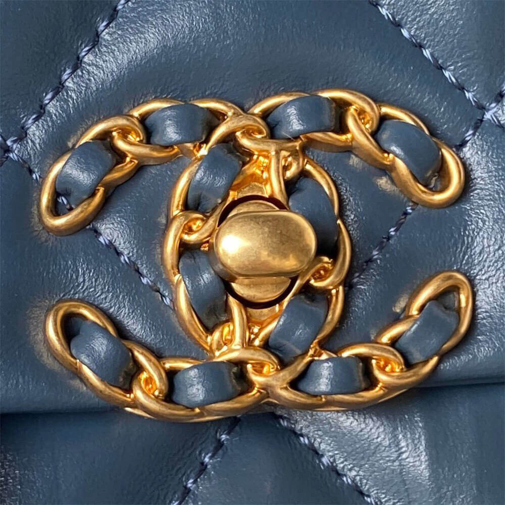 CHANEL MINI FLAP - Image 5