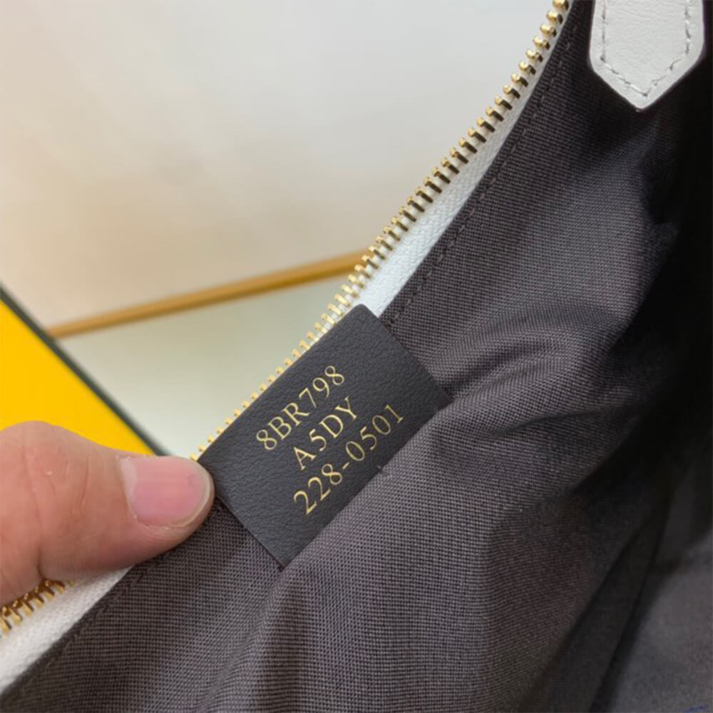 Fendi graphy Small - Image 3