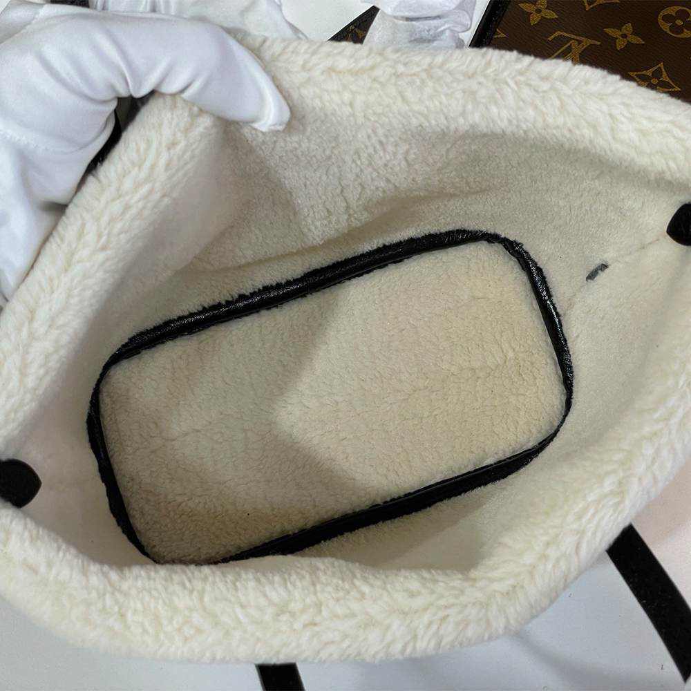 Alternative view of LV Neverfull Bandoulière Inside Out BB