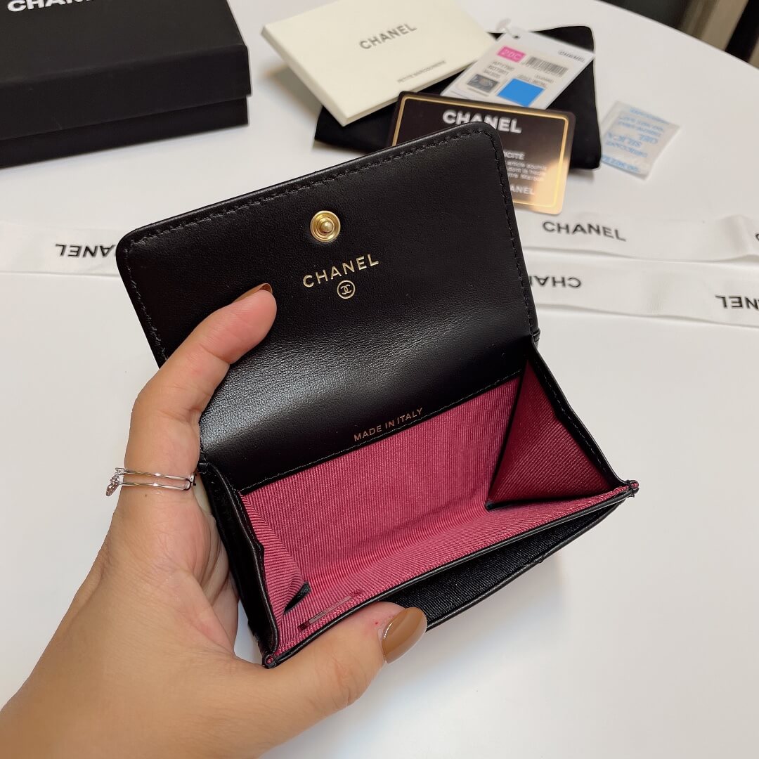 CHANEL 19 card holder with flap - Image 4