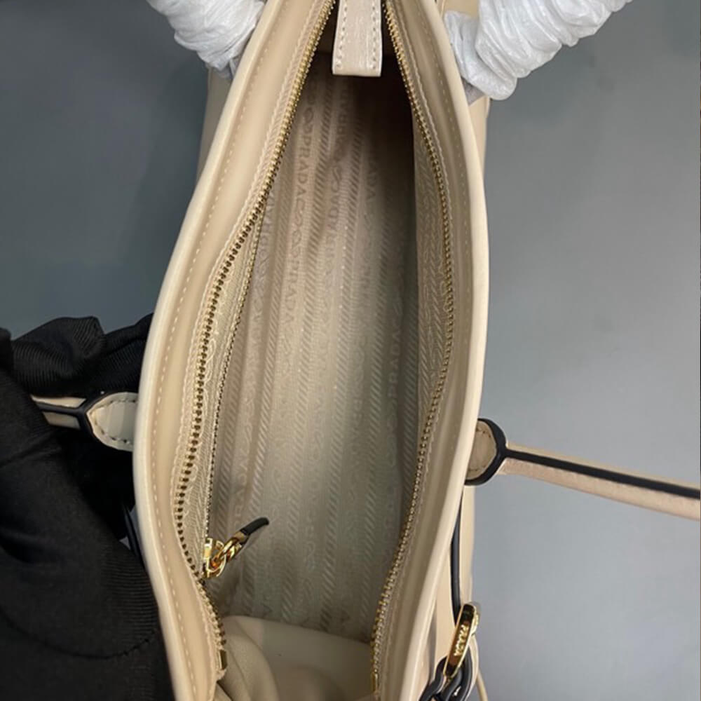 Alternative view of Prada Medium leather handbag(high-end grade)