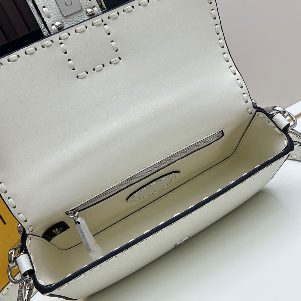 Fendi Baguette - Image 3