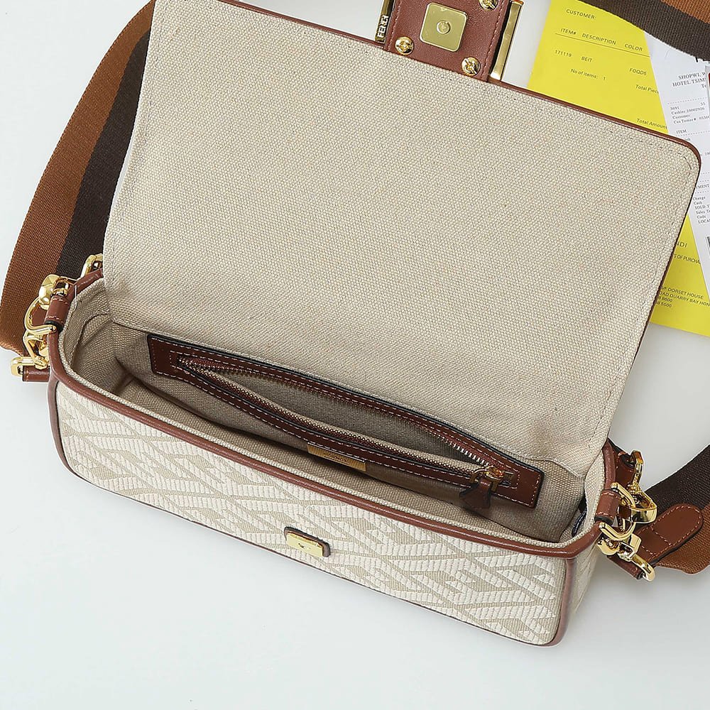 Alternative view of Fendi Baguette