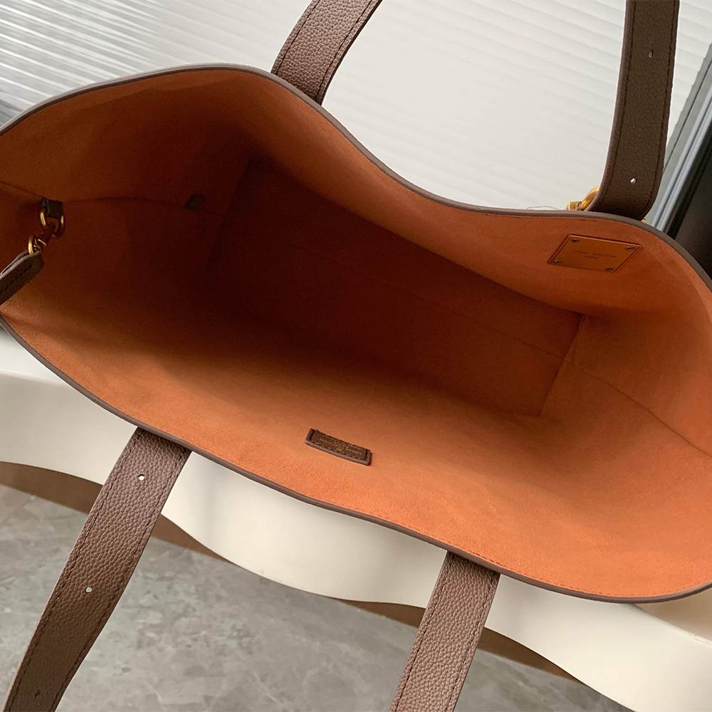 LV Low Key Cabas MM - Image 5