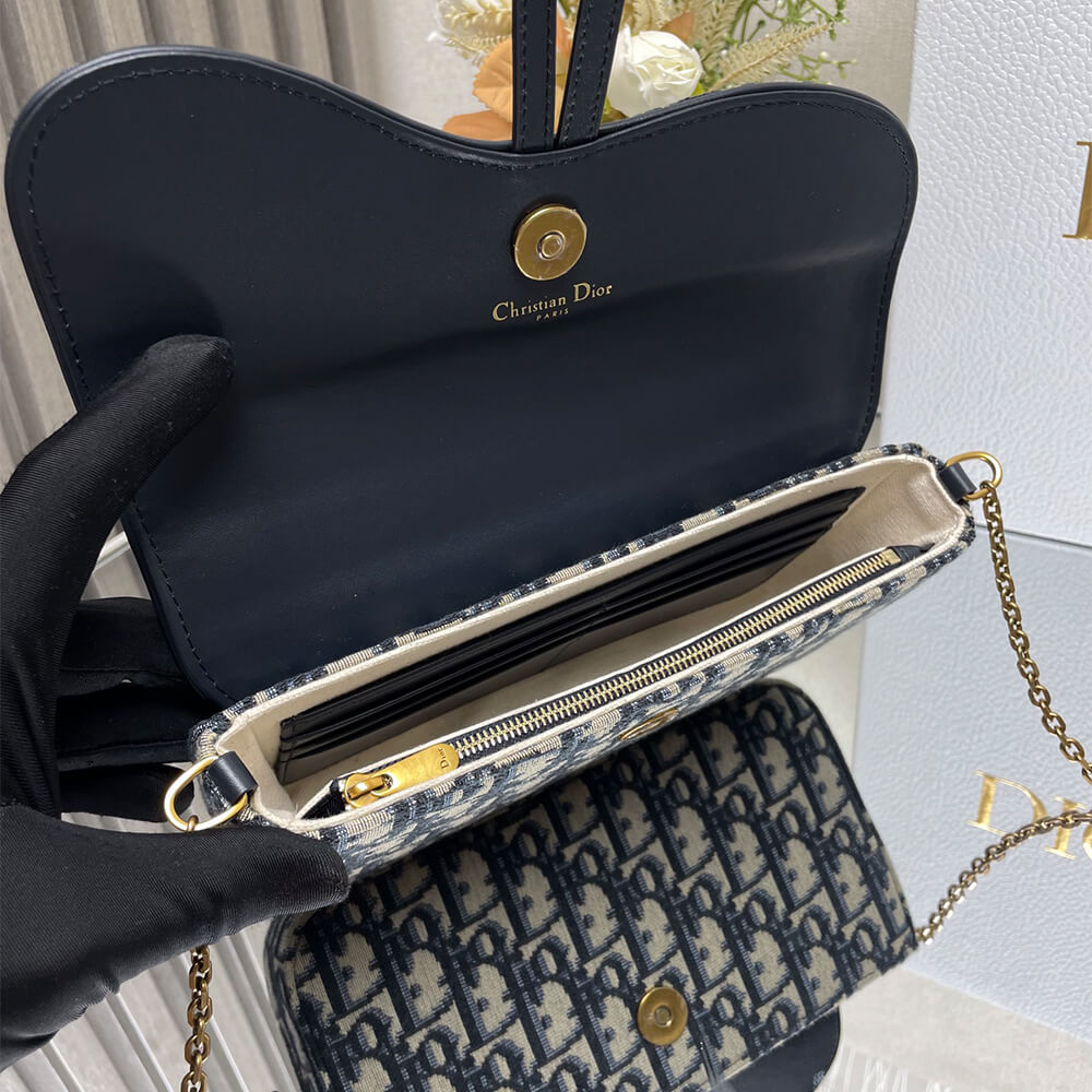 Medium Saddle Pouch with Chain - Image 5