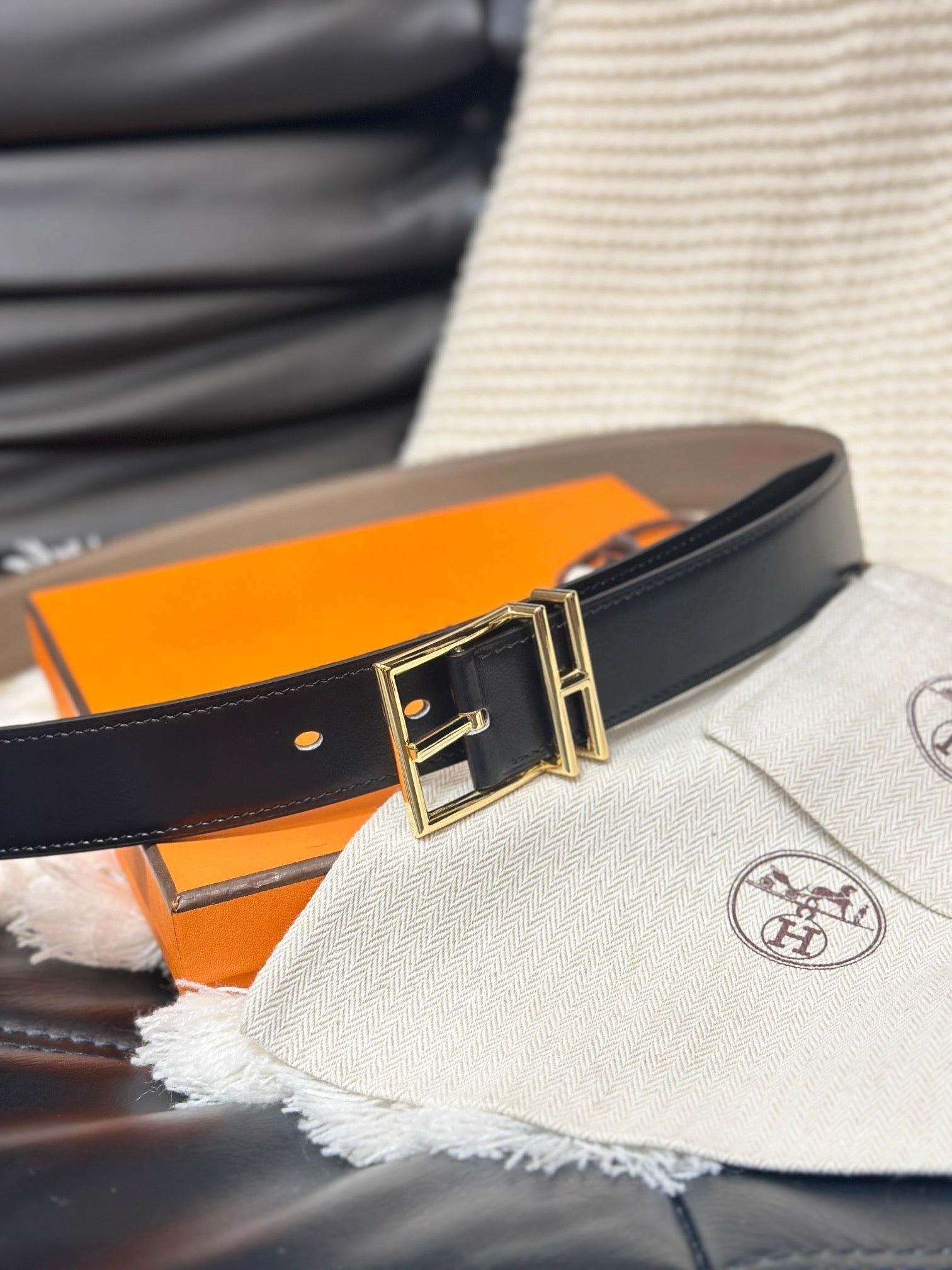 Alternative view of HM NATHAN 32MM REVERSIBLE BELT IN BLACK AND TAN LEATHER GOLD BUCKLE