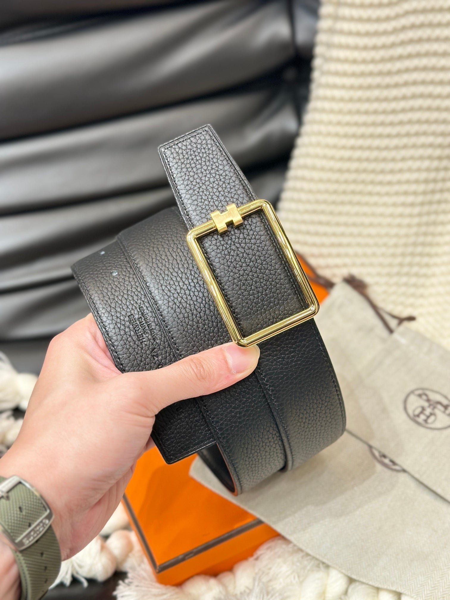Alternative view of HM TUBE H BELT GOLD BUCKLE & REVERSIBLE BLACK LEATHER STRAP 38MM