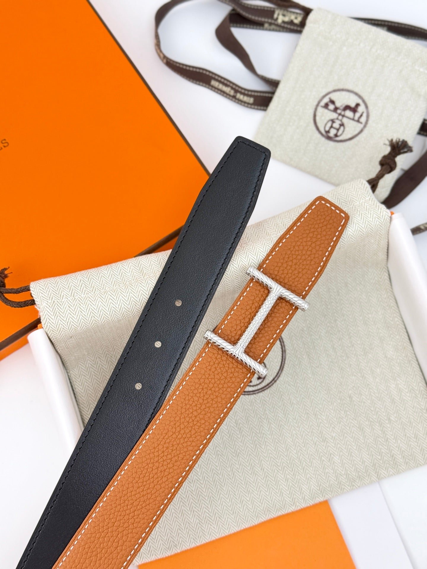 Alternative view of HM 32mm Hisseo belt & Reversible Brown leather 186454