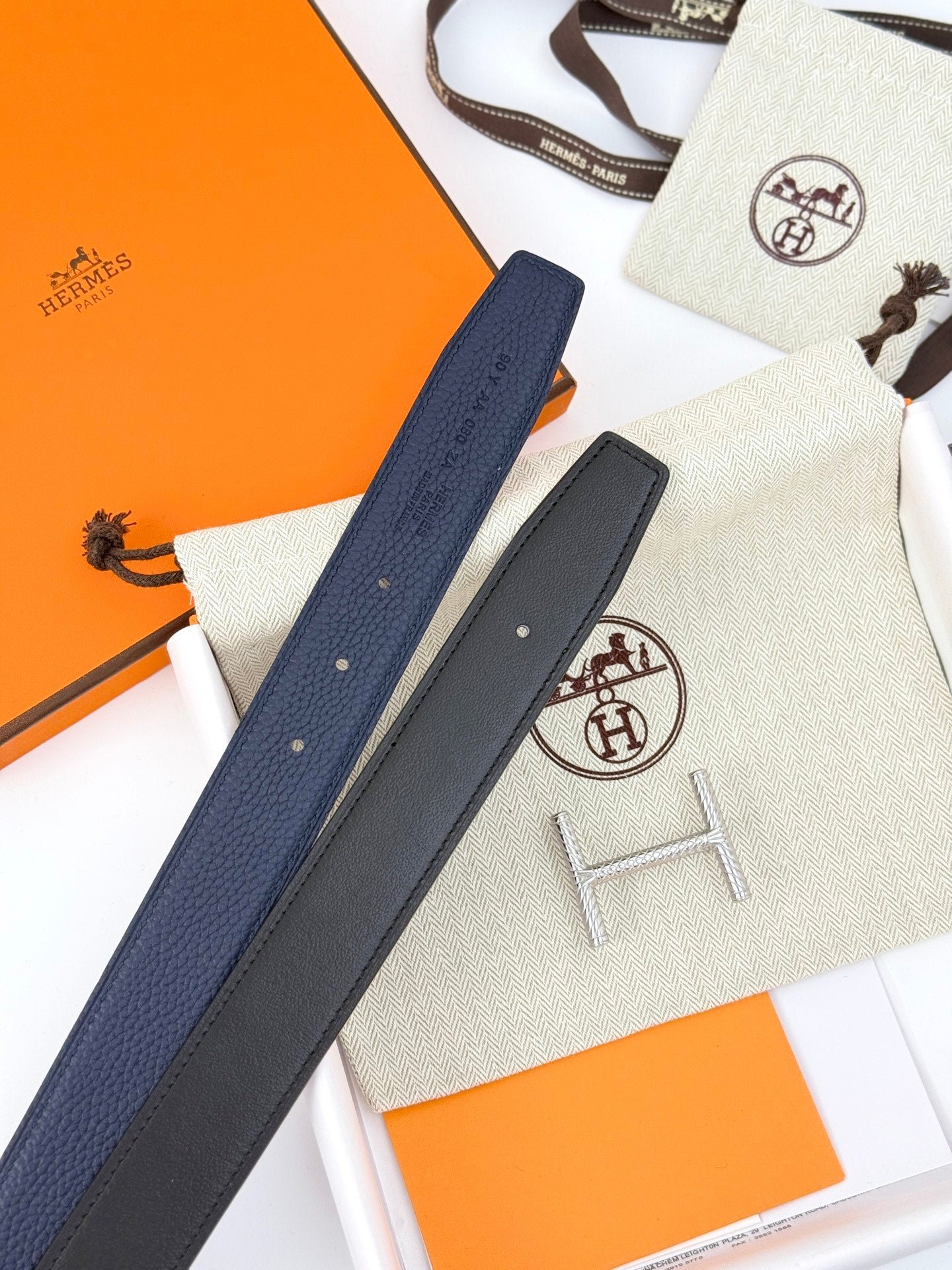 Alternative view of HM 32mm Hisseo belt & Reversible Navy Blue leather 186452