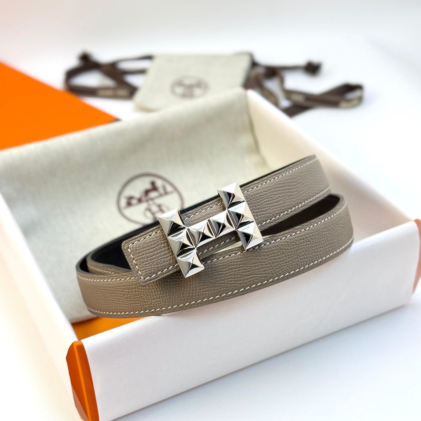 Alternative view of HM Infini Reversible Belt 24mm Gray Epsom Silver Buckle