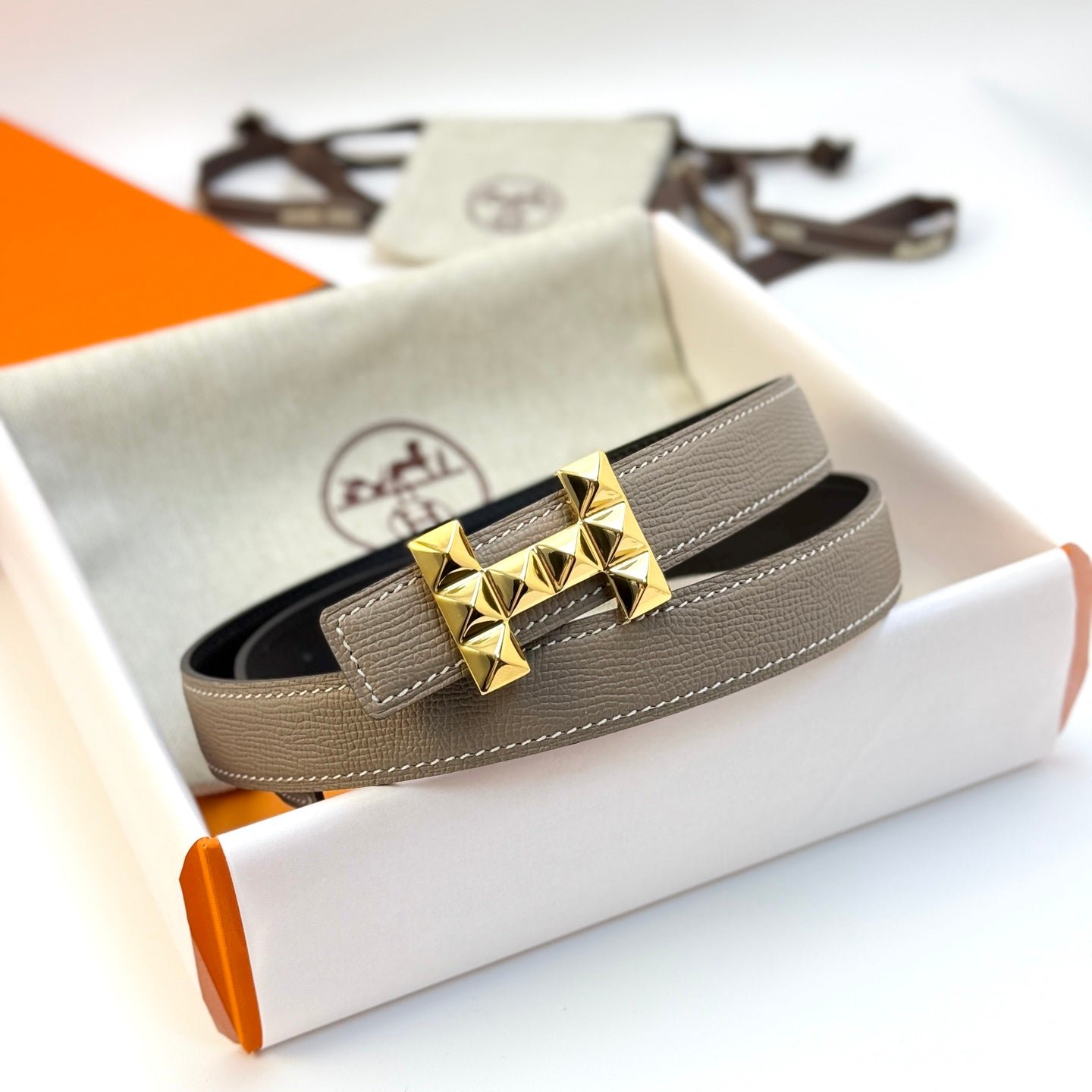 Alternative view of HM Infini Reversible Belt 24mm Gray Epsom Gold Buckle