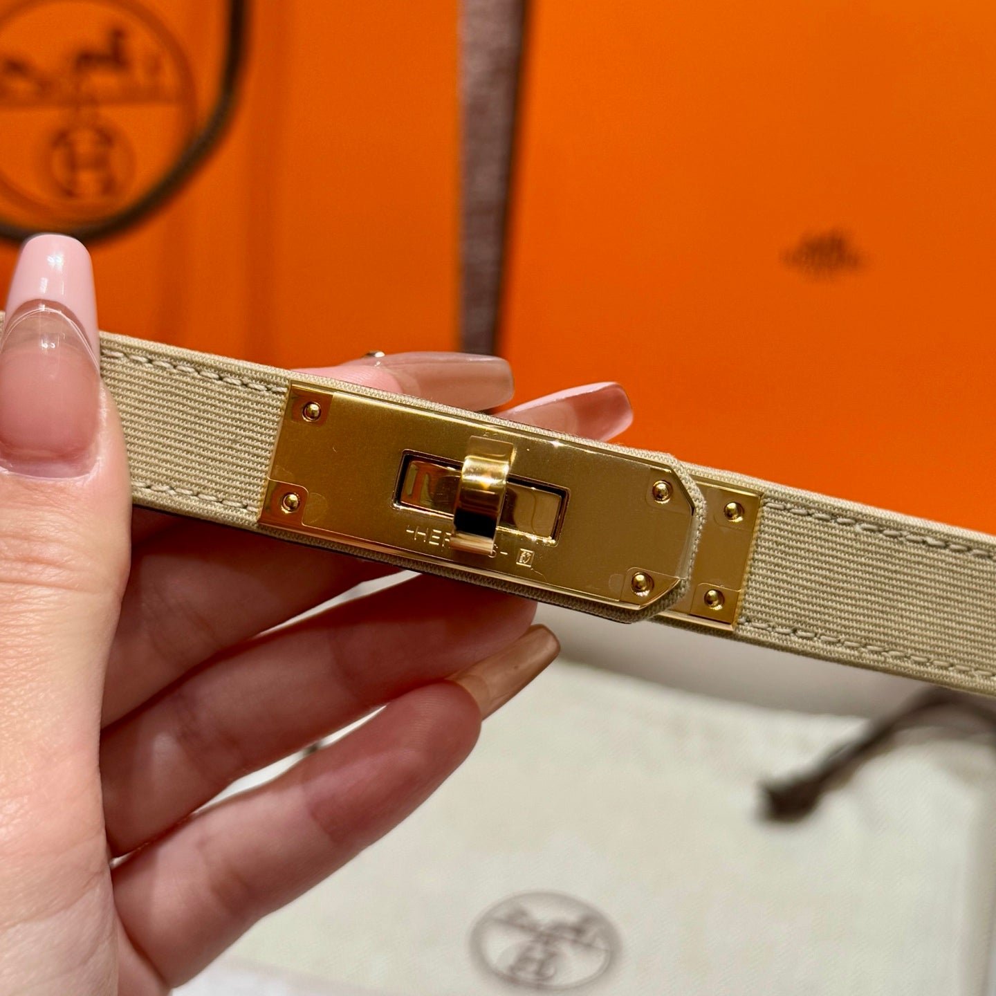 HM Kelly Belt 18mm Beige Canvas Epsom Leather Gold Buckle - Image 9
