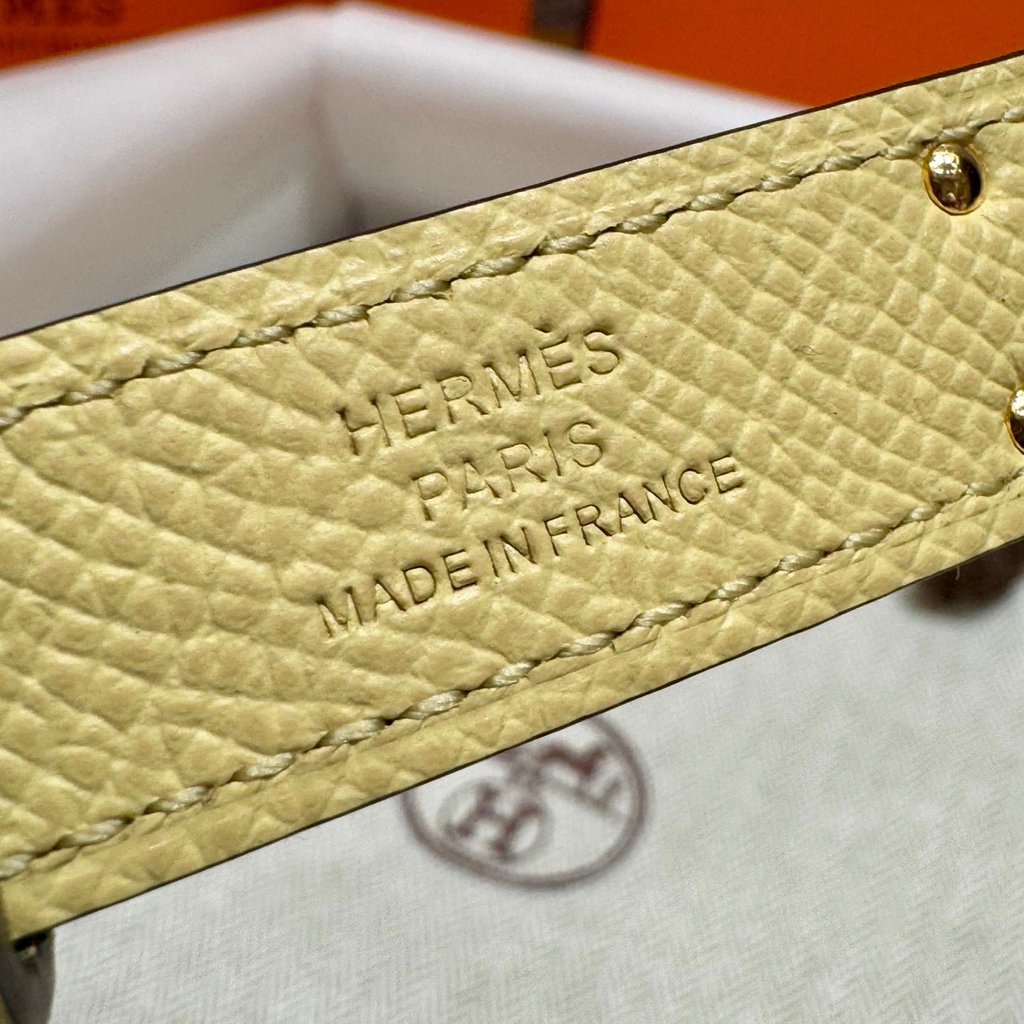 HM Kelly Belt 18mm Beige Canvas Epsom Leather Gold Buckle - Image 3