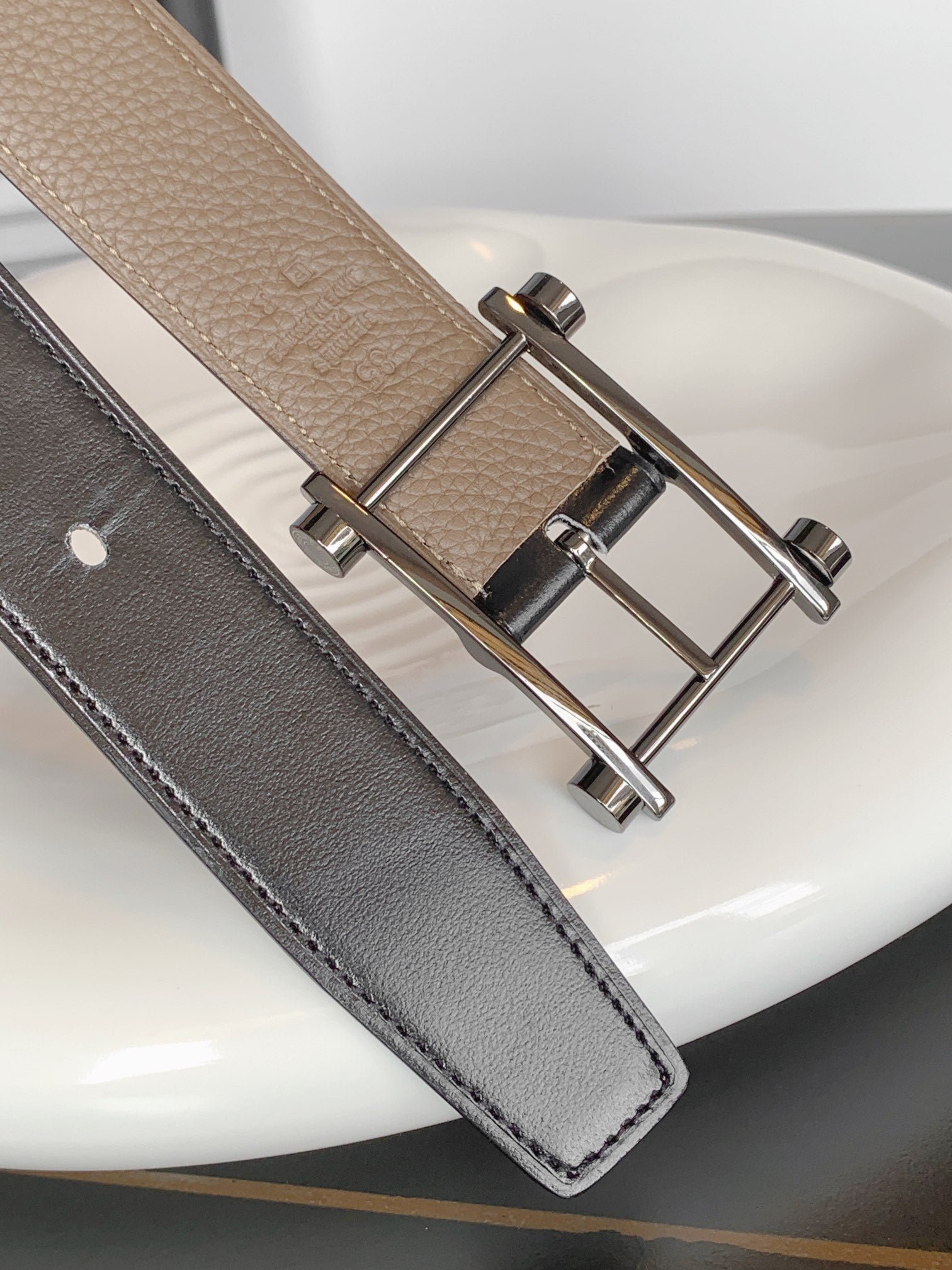 Alternative view of HM REVERSIBLE BLACK AND CAMEL BROWN LEATHER STRAP 32 MM SILVER HARDWARE