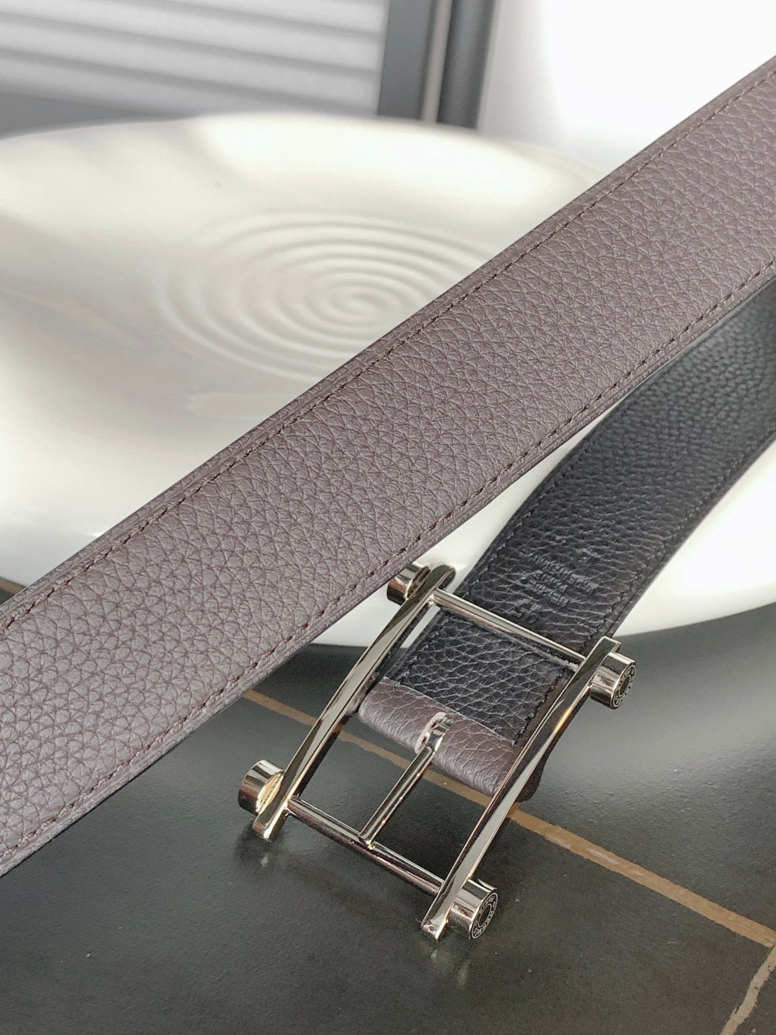 Alternative view of HM REVERSIBLE BLACK AND CHOCOLATE BROWN LEATHER STRAP 32 MM COPPER HARDWARE