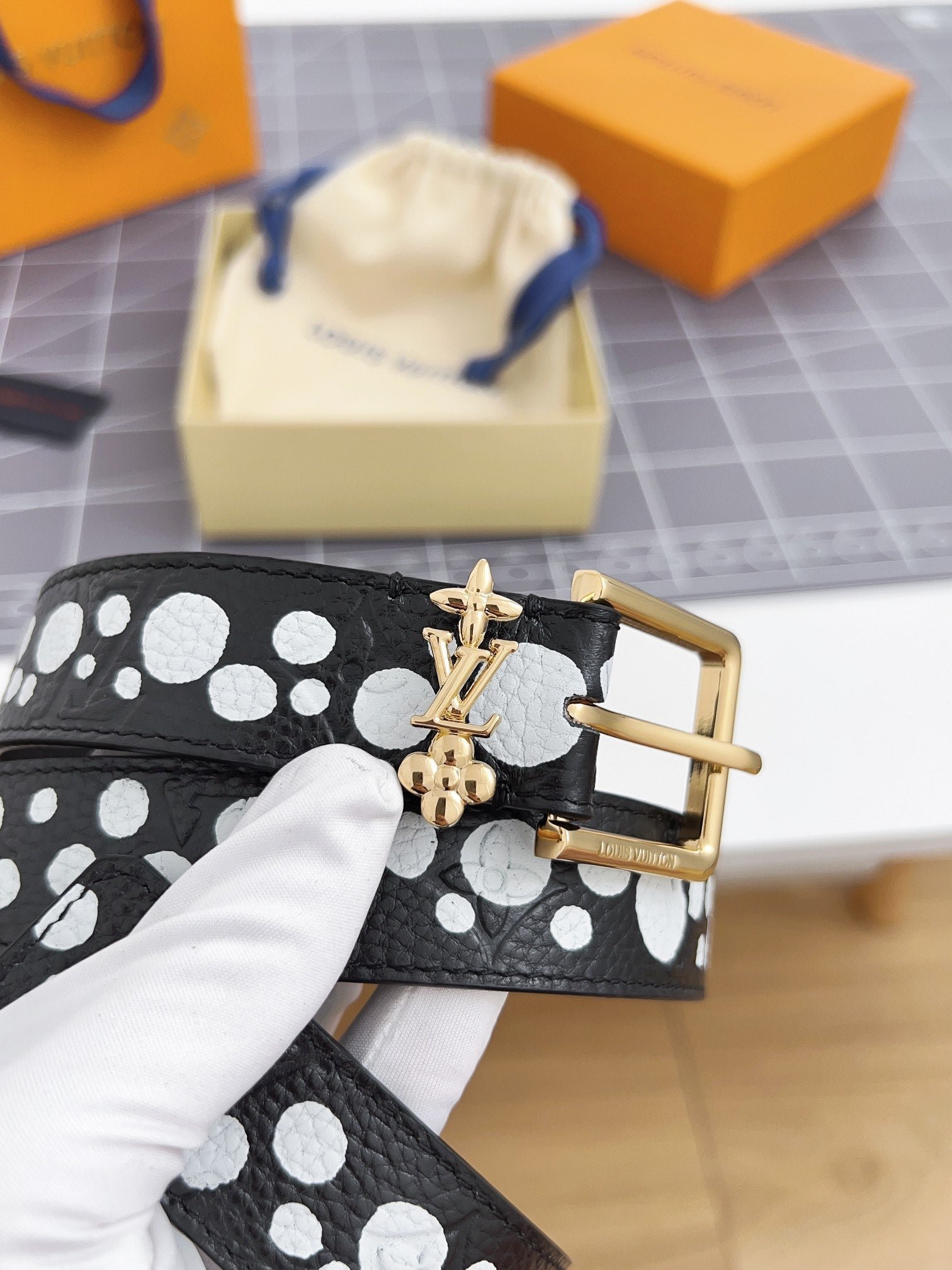 Alternative view of LV Bloom 30mm Belt Gold Buckle Black White Leather