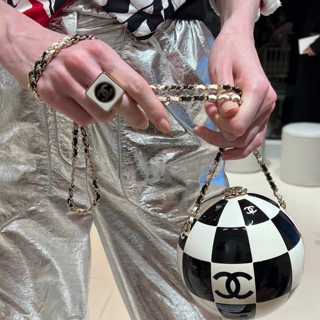 Chanel Gold Enamel Square CC Statement Ring - Image 7