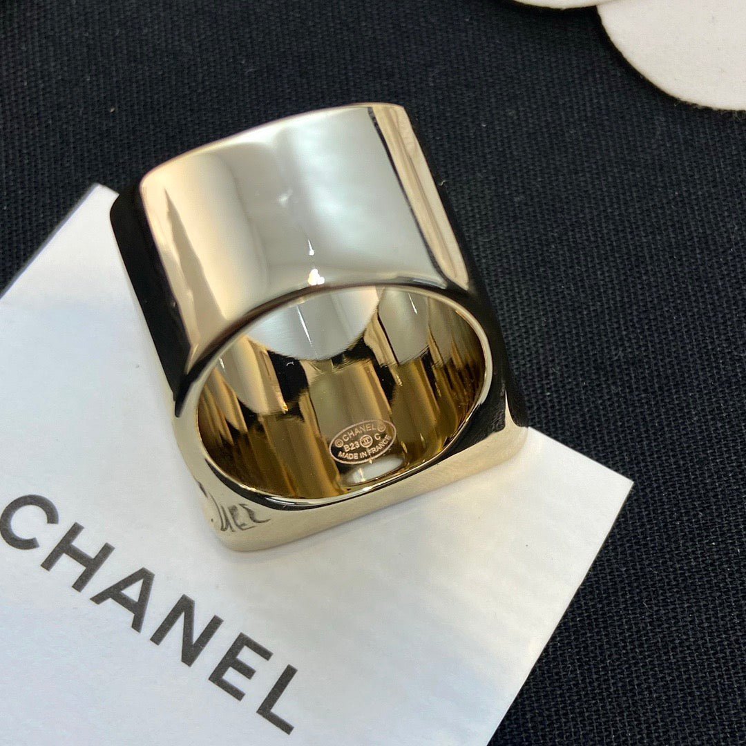 Chanel Gold Enamel Square CC Statement Ring - Image 4