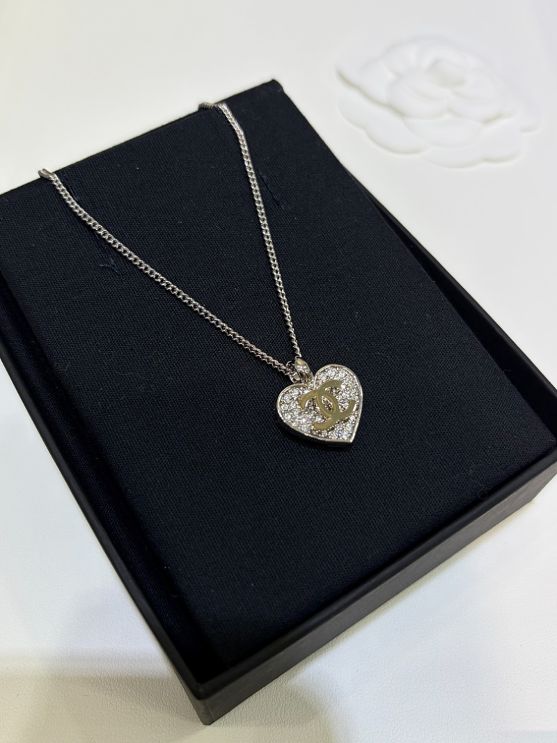 Chanel Silver Crystal Heart CC Jewelry Set - Image 8