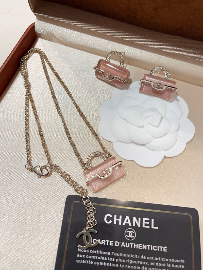 CHANEL Pink Glitter Flap Bag Pendant Necklace Set - Image 7