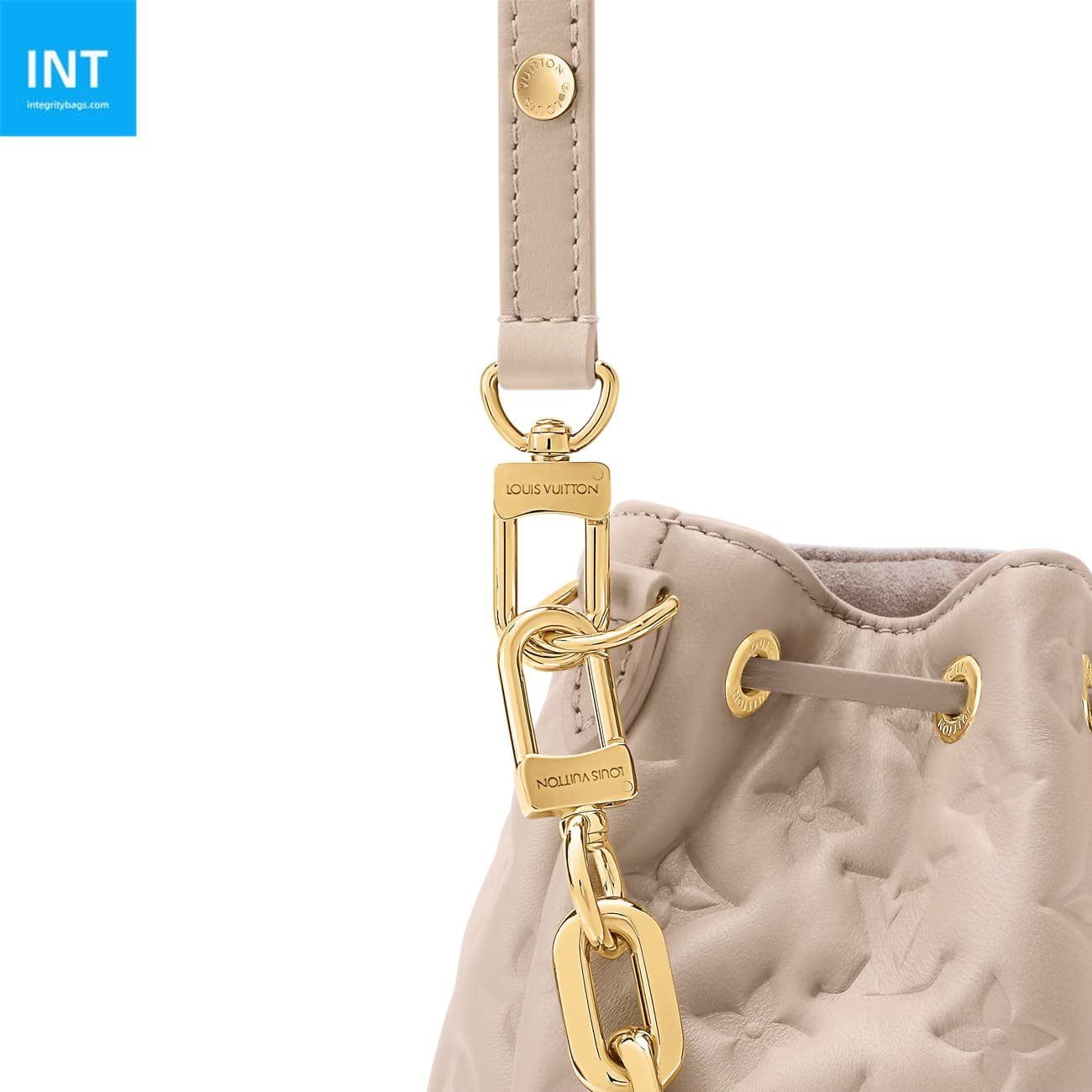 Louis Vuitton Coussin Lambskin Bucket Bag - Image 4