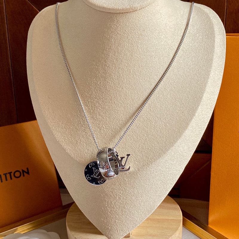 LV Silver Ring & Disc Necklace - Image 4