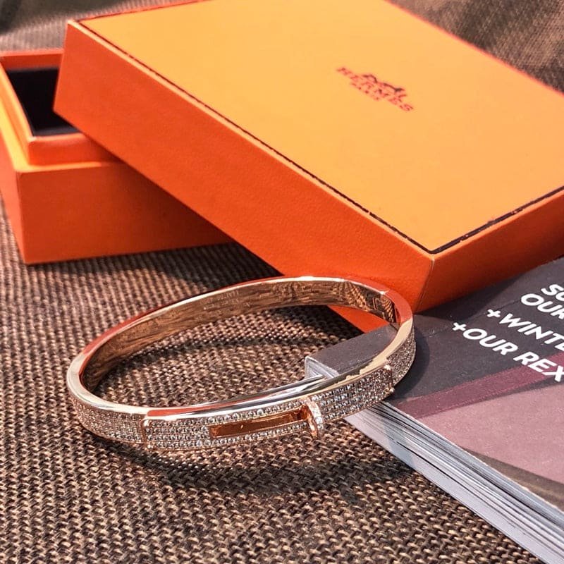 Hermès Yellow Gold Full-Pavé Kelly Lock Bangle - Image 5