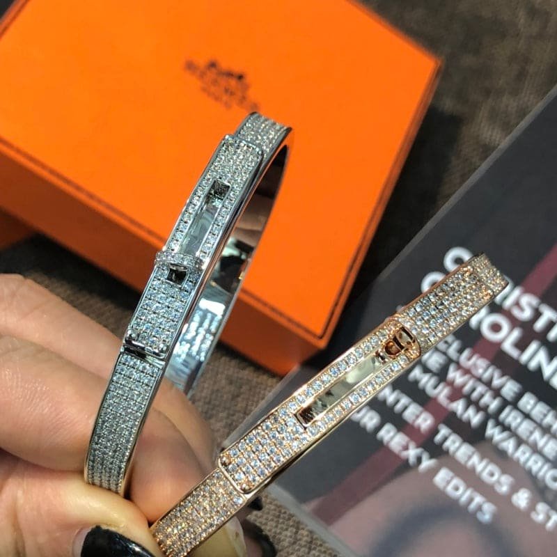 Hermès White Gold Full-Pavé Kelly Lock Bangle - Image 5