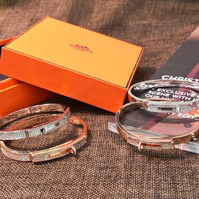 Hermès Yellow Gold Full-Pavé Kelly Lock Bangle - Image 8