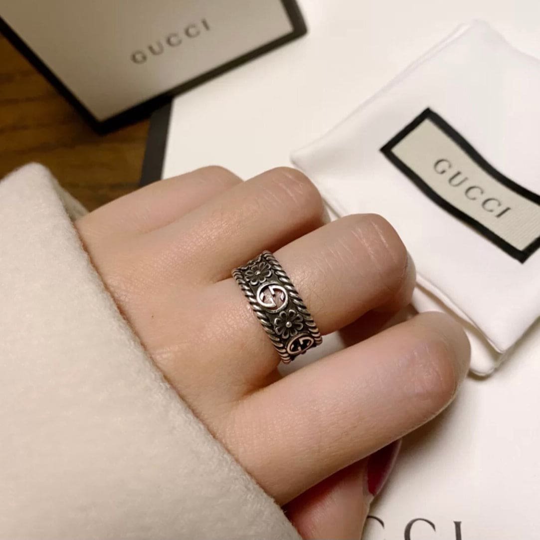 GUCCI Twisted Silver Flower GG Ring - Image 4