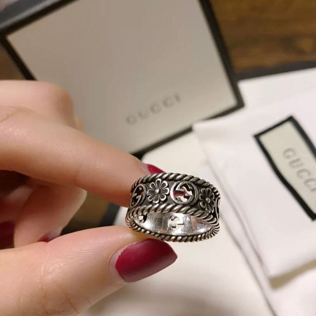 GUCCI Twisted Silver Flower GG Ring - Image 6