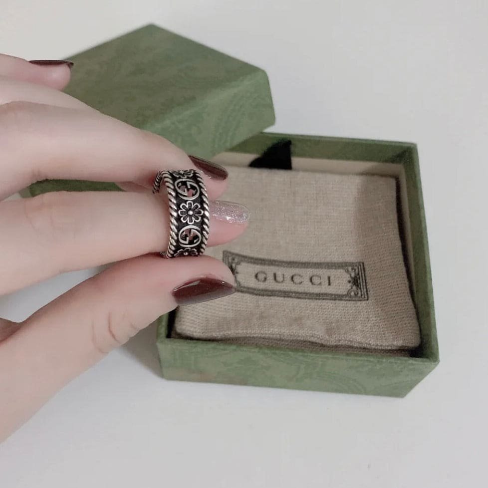 GUCCI Twisted Silver Flower GG Ring - Image 8