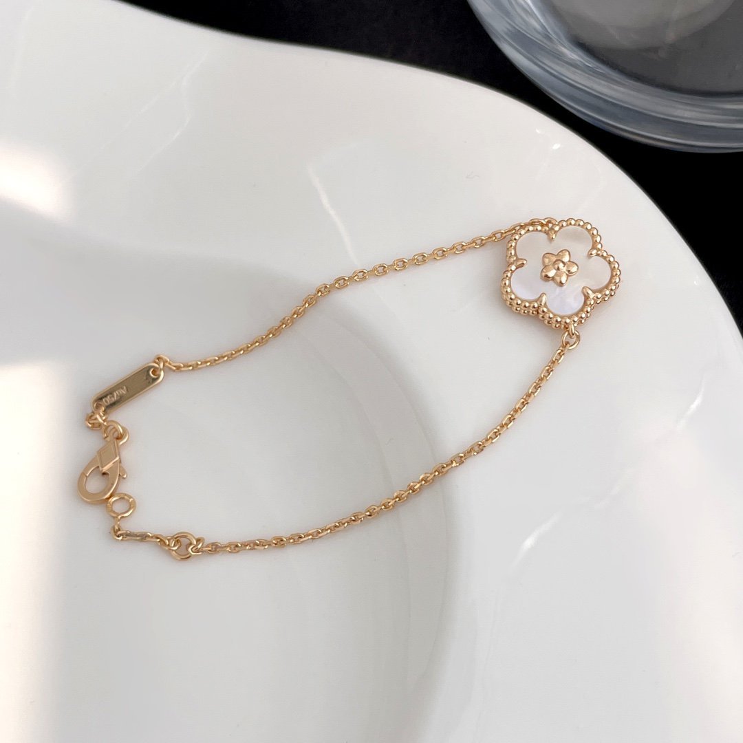 Alternative view of VCA Lucky Spring Pink Gold White MOP Bracelet