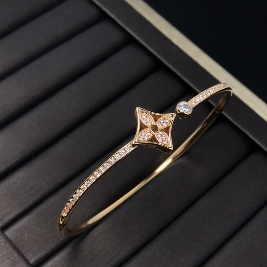 LV Gold Diamond Clover Bangle - Image 4
