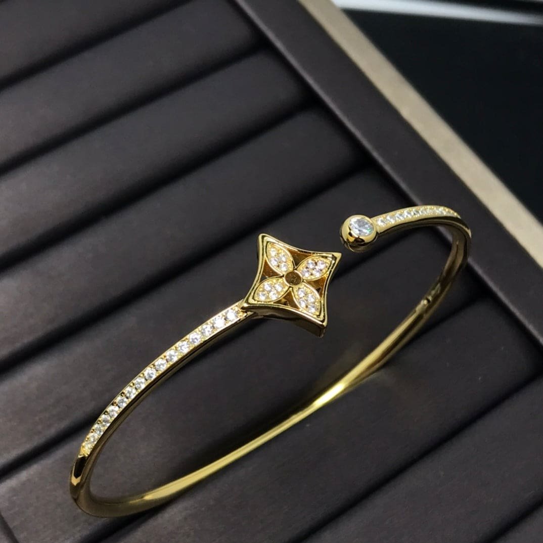 LV Gold Diamond Clover Bangle - Image 2