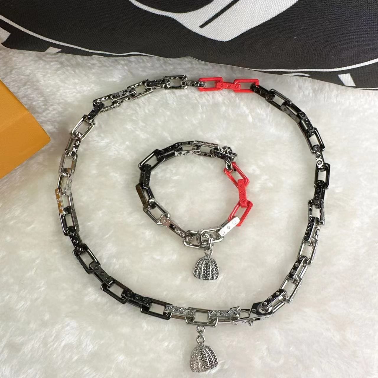 LV Multicolor Chain Bracelet - Image 7