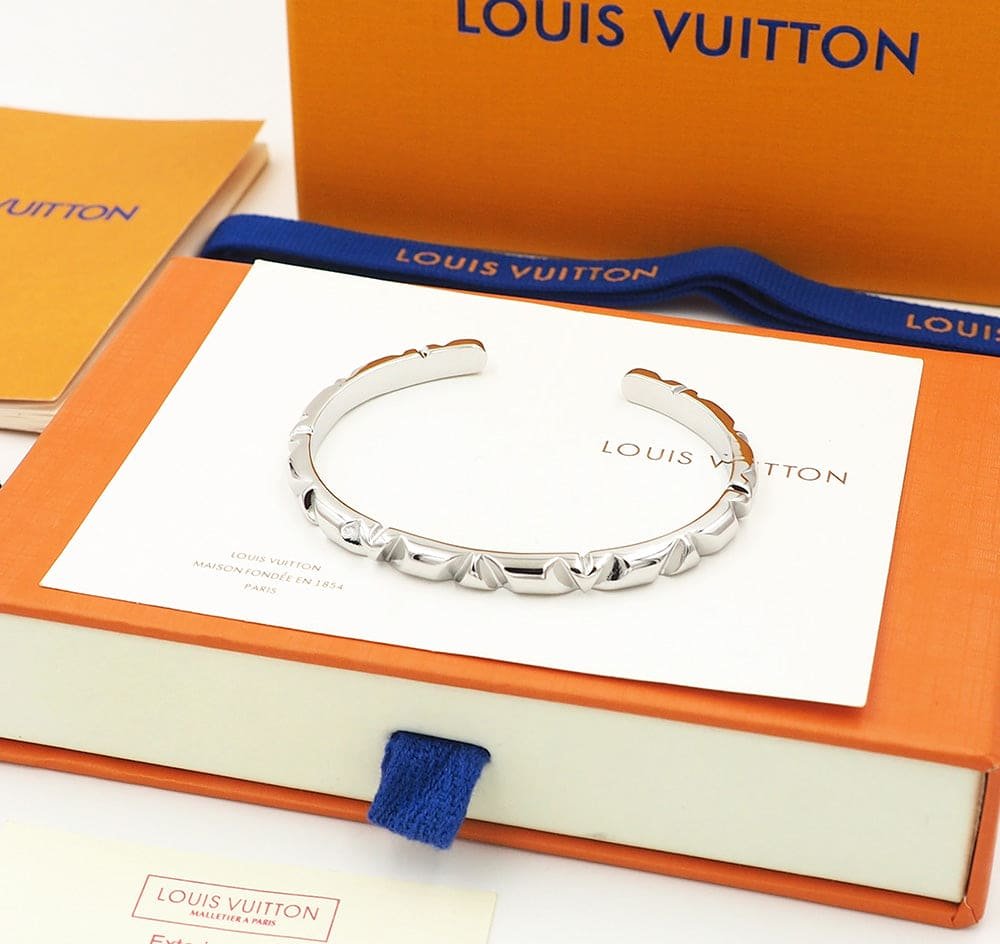 LV Mirror Silver Full Embossed Bangle - Image 4