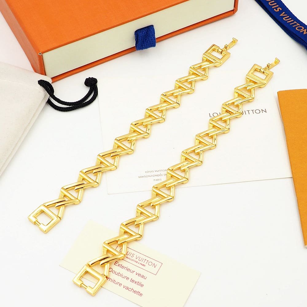 LV Gold Geometric Link Bracelet - Image 6