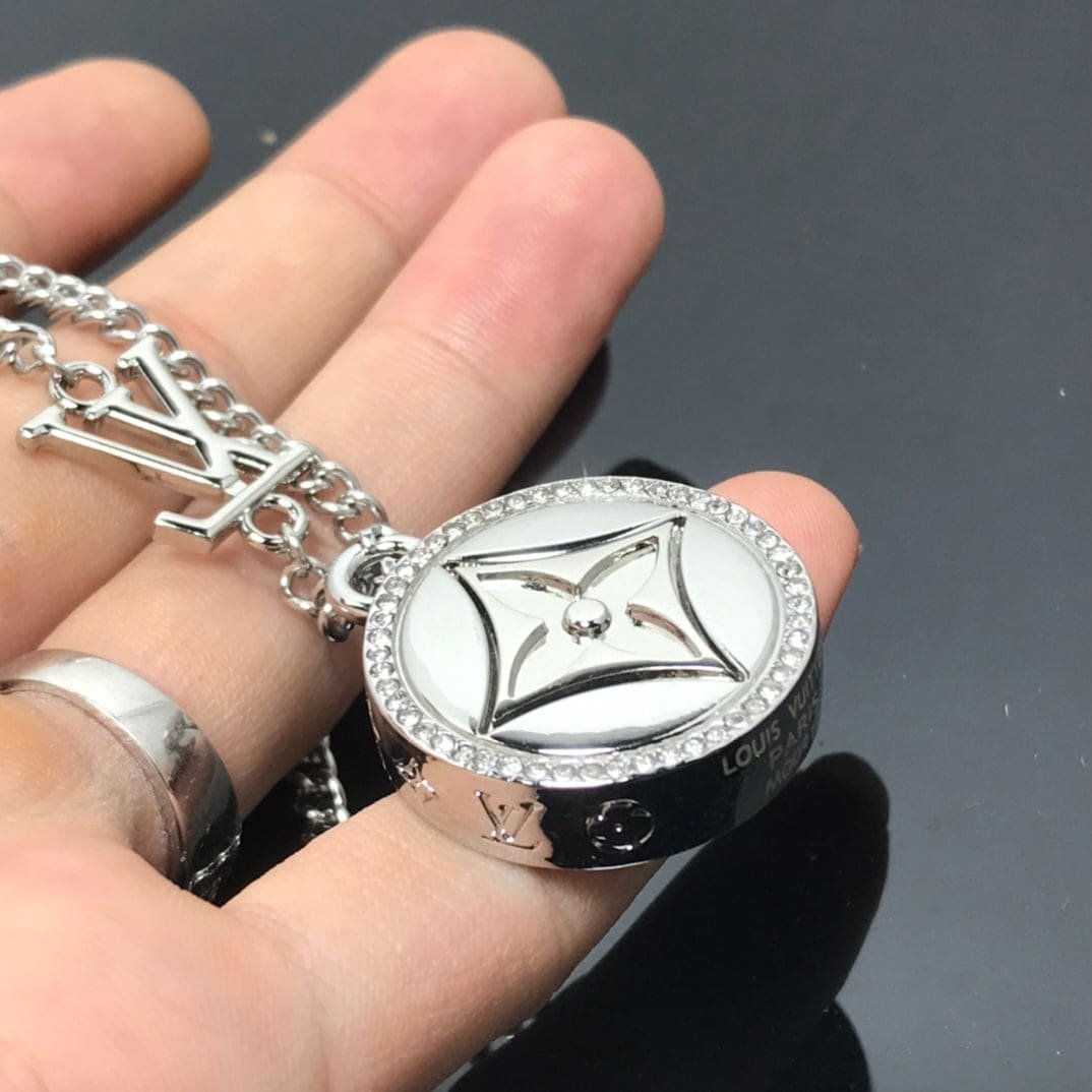 LV Silver Four-Leaf Zircon Dual-Tone Necklace - Image 4
